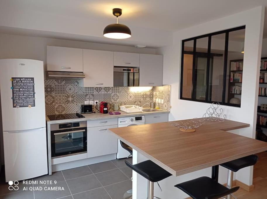 Superbe Appartement Avec Balcon Filant Cenon Exterior photo