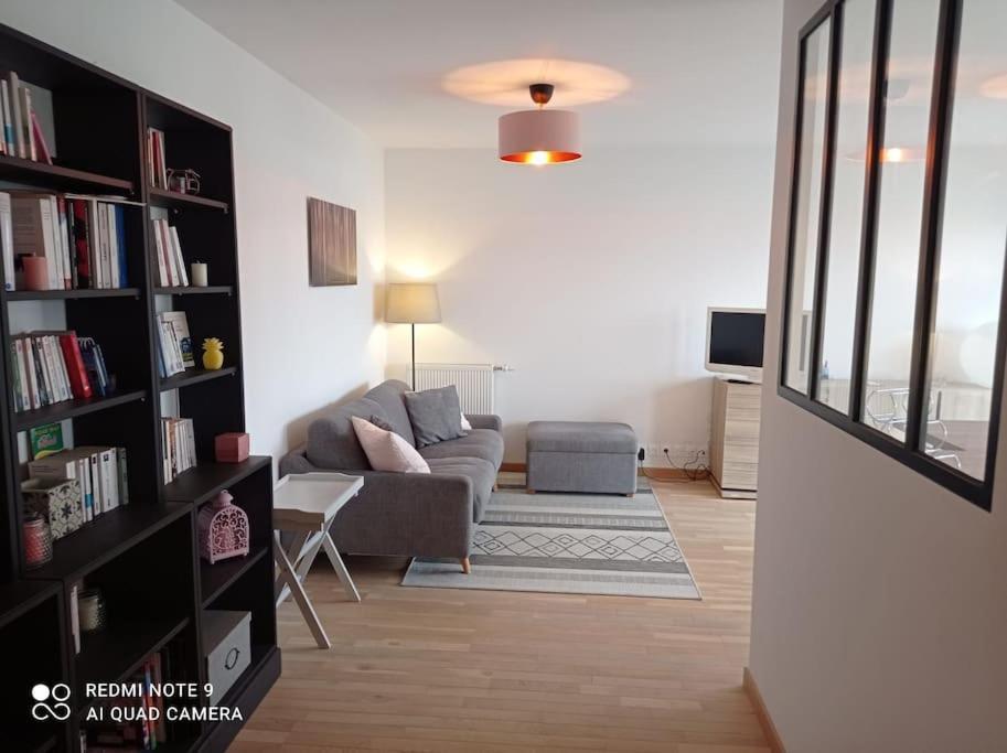 Superbe Appartement Avec Balcon Filant Cenon Exterior photo