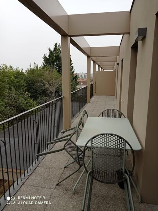 Superbe Appartement Avec Balcon Filant Cenon Exterior photo